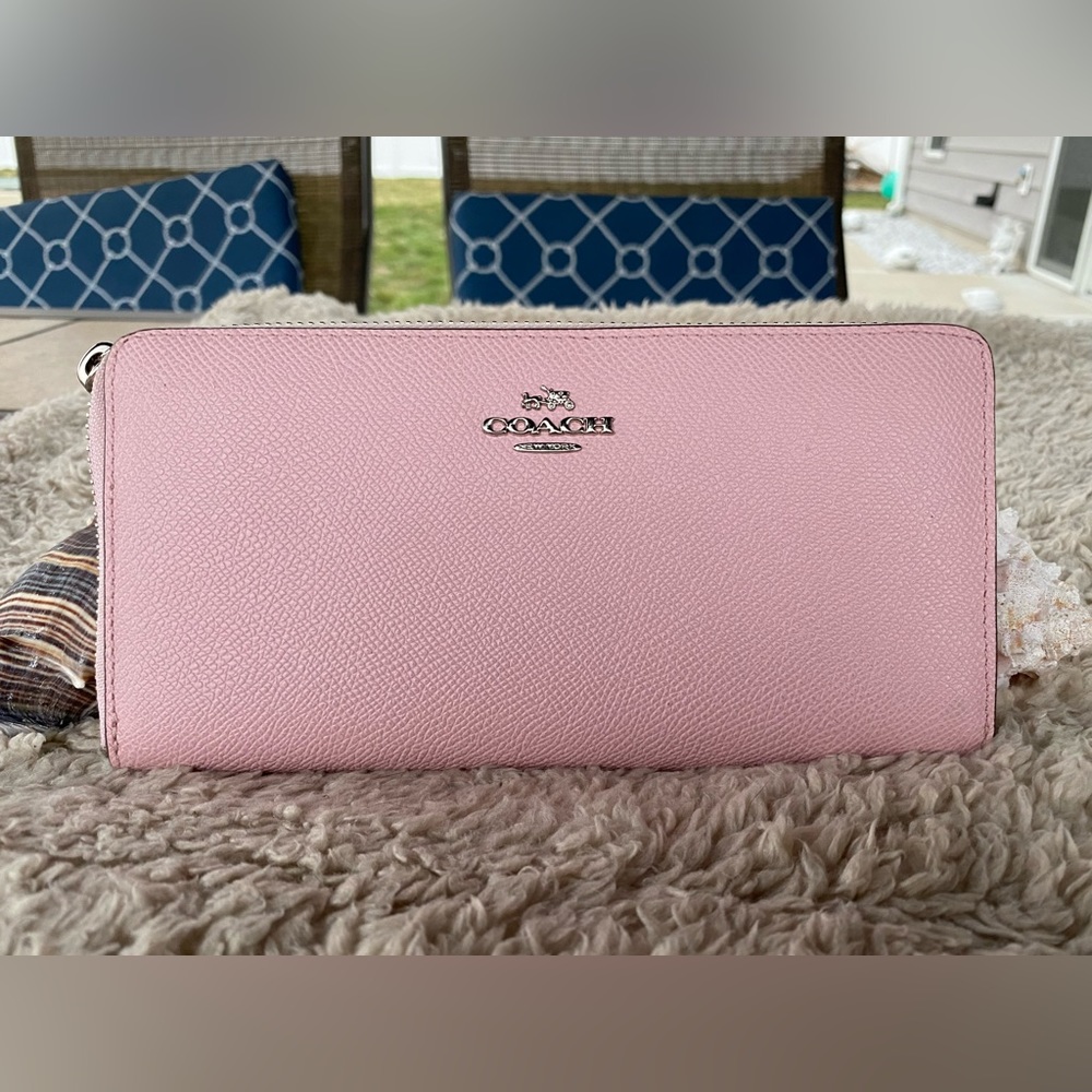 COACH PALE PINK ZIP AROUND WALLET
